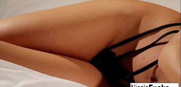 trendsBig tittied Nicole Aniston&039;s super hot tease & please!